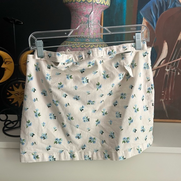 NWT WE WORE WHAT Cream Floral Cut Out Mini Skirt Denim Ivory Watercolor Ditsy M - Picture 11 of 16